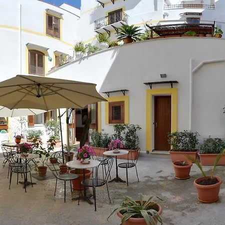 Bed & Breakfast Giardino Dell’alloro - Locazioni Turistiche 3*