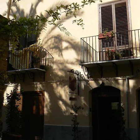 Bed & Breakfast Giardino Dell’alloro - Locazioni Turistiche 3*