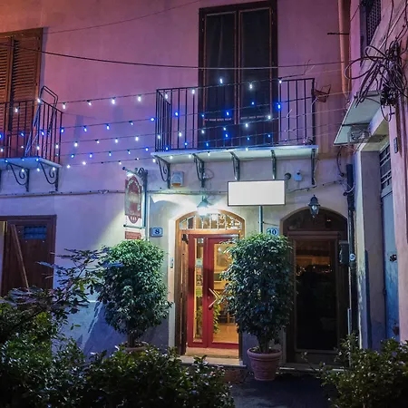 Giardino Dell’alloro - Locazioni Turistiche 3*